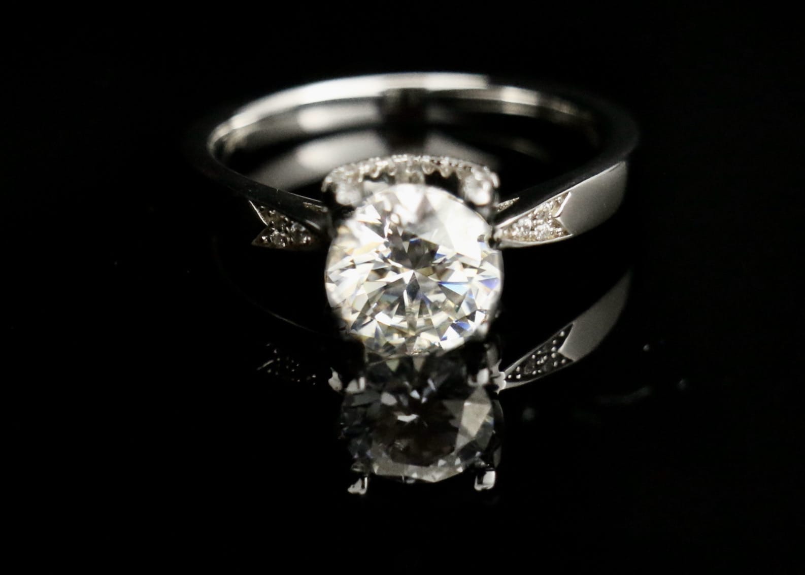 1.0c Moissanite ring in silver