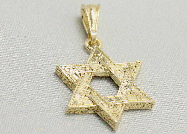 Figaro chain with gold star of david charm