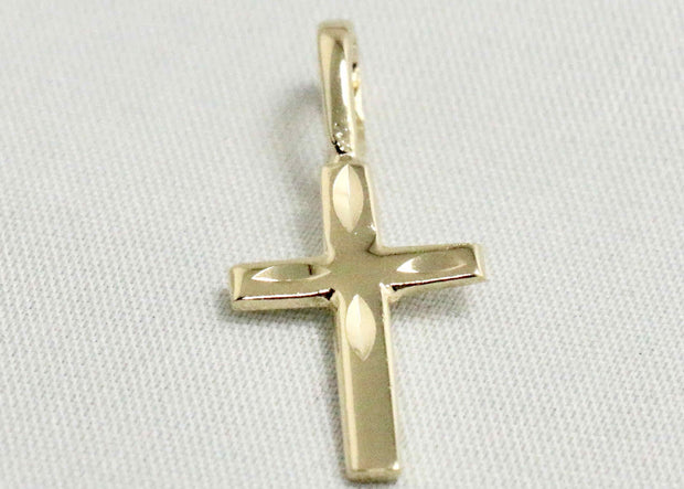 Mariner chain with gold indented cross charm