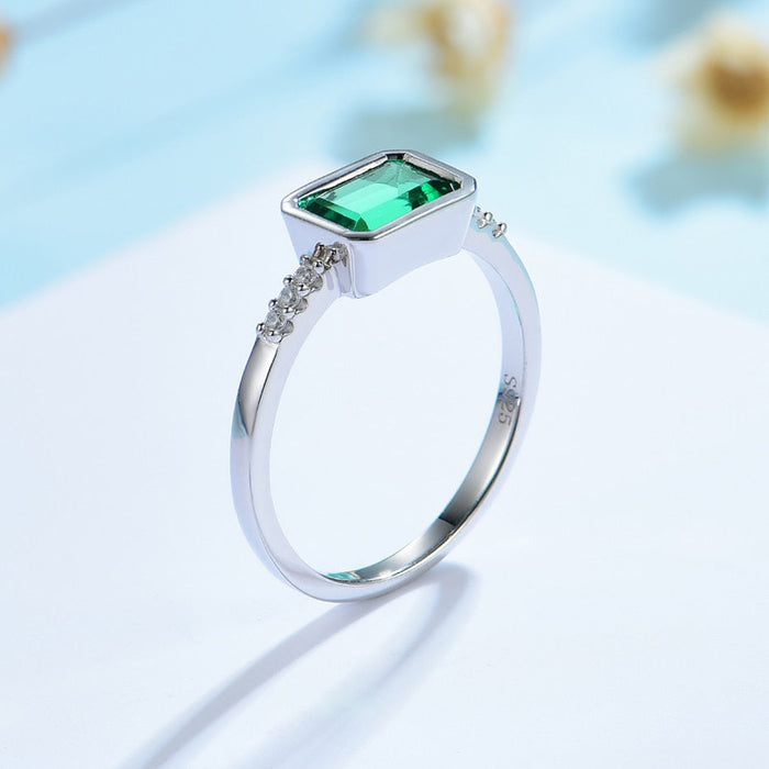 Silver ring with Emerald