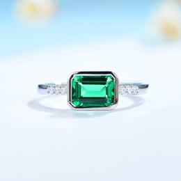 Silver ring with Emerald